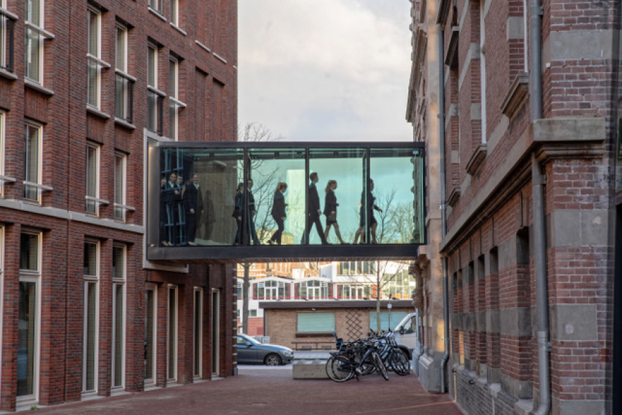 Kondor Wessels Amsterdam - Asscherkwartier - glazen loopbrug